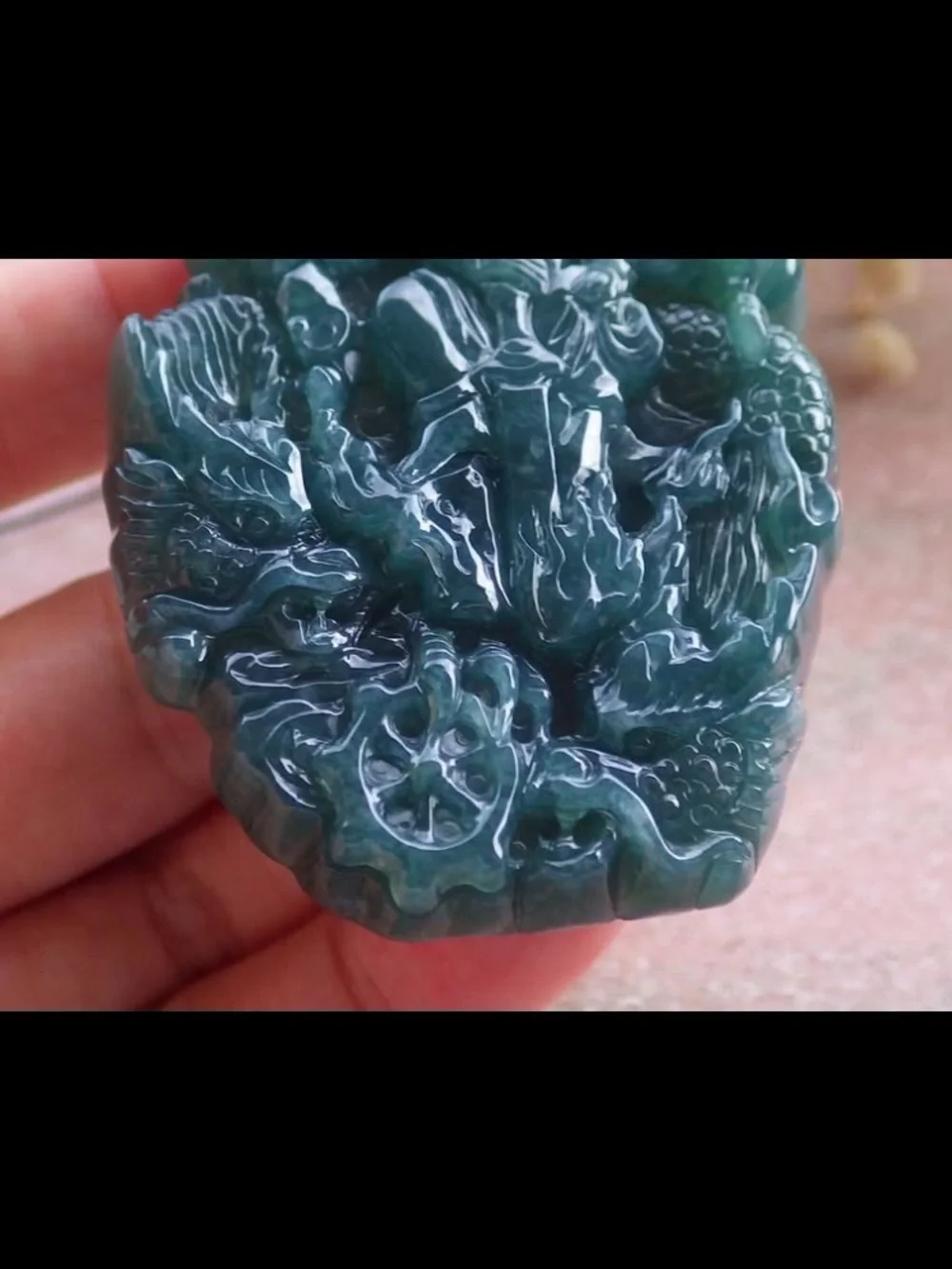 Exquisite carved jadeite jade green certificate guanyin kwan yin dragon pendant